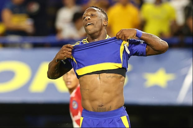 Luis Advíncula vuelve a ser considerado en Boca Juniors.