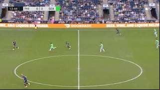 ¡Estás loco, Raúl! El golazo de media cancha de Ruidíaz en la MLS